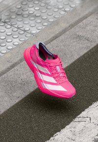 adidas Performance ADIZERO ADIOS PRO 4 - Scarpe da corsa su strada - shock pink metalic aurora plum