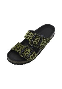 Grüne Tierdruck-Sandalen mit doppelten schwarzen Schnallen, strukturiertem Obermaterial und einer schwarzen gepolsterten Sohle, die für Komfort und Unterstützung ausgelegt ist.