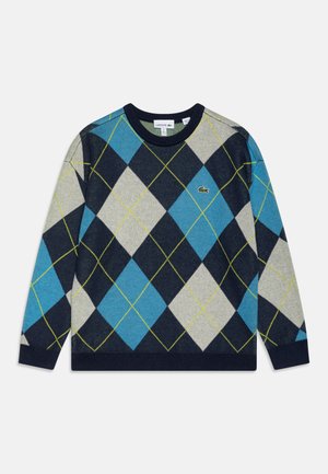 Granatowy sweter z diamentowym wzorem w jasnoszarym, turkusowym i żółtym akcentach. Żebrowany kołnierz i mankiety; haftowane logo na piersi.