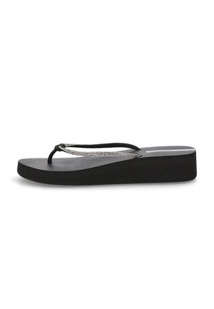 Chanclas negras con plataforma, con una superficie texturizada en la plantilla, tiras delgadas y un detalle brillante a lo largo de las tiras. Diseño de suela plana.