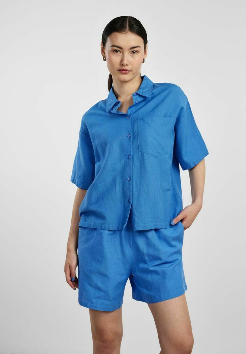 Patron de chemisier, jupe et ceinture   Vogue 1863 Tailles 34 36 38 40