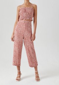 PULL&BEAR Top - light red