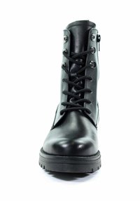 Zwarte leren veterschoen met een iets afgeronde neus, gestructureerde bovenkant, opvallende veterogen en een stevige rubberen zool.