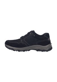 Sneaker in suede nero con finitura testurizzata, caratterizzato da cuciture a contrasto, una suola imbottita e un design con punta arrotondata.