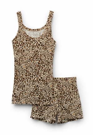Mouwloos tanktop met luipaardprint en bijpassende pyjamashort met knopen aan de voorkant, plat gelegd op een witte achtergrond.