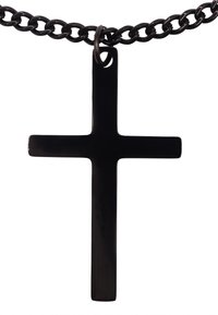 Pendente a croce in metallo nero su una catena nera, caratterizzato da una finitura liscia e un design semplice, con un anello nella parte superiore per il fissaggio.
