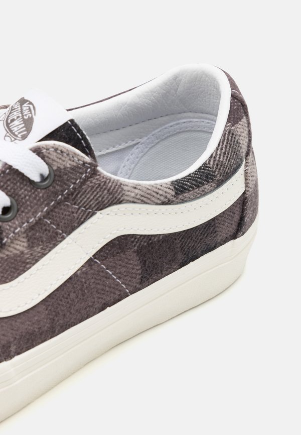 SK8 LOW UNISEX - Trainers - gray4