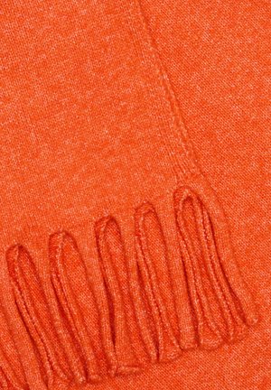 Oranje sjaal van zachte stof, met een gladde textuur en franjes aan de randen. De kleur is fel en uniform, zonder zichtbare patronen.