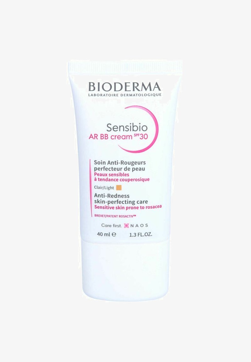 Crème BB Bioderma Sensibio AR, tube de 40 ml, blanc avec des accents roses. Formule anti-rougeurs. Le texte mentionne SPF 30 et "Soins pour peaux sensibles."