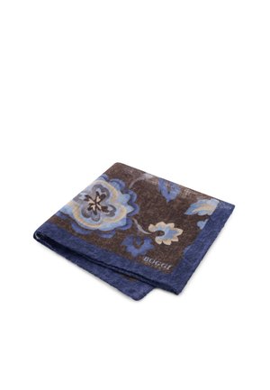 Mouchoir plié marron et bleu à motif floral avec une bordure bleu foncé sur fond blanc.