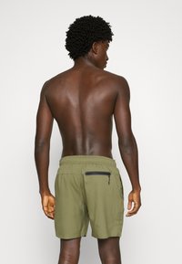 Puma SWIM MEN MEDIUM LENGTH - Calções de banho - moss green