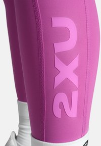 Unselected, hyper violet hyper violet