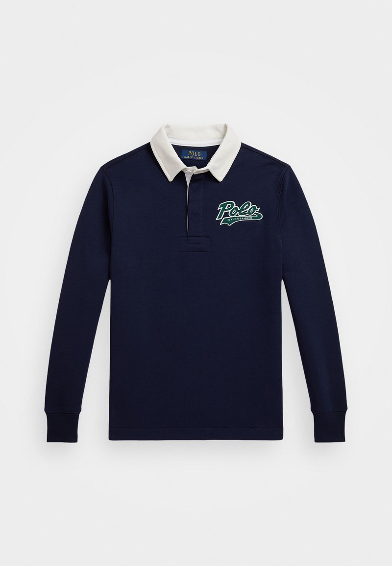 Mornarsko modra polo majica s dolgimi rokavi z belim ovratnikom, na prsih pa je zelen logotip "Polo". Narejena iz gladkega bombažnega blaga.