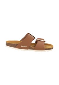 Bruine slide sandaal met twee verstelbare straps, een kurken voetbed en een gestructureerde rubberen zool. Beschikt over een metalen gesp en logo aan de zijkant.