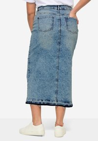 Angel of Style 5-POCKET SCHLITZ VORNE - Falda vaquera - blue denim