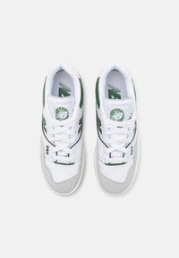 New Balance 550 UNISEX - Tossud - white/green