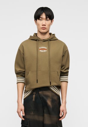 Kapuutsiga pusa - kaki