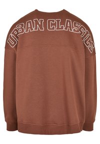 Sudadera marrón de gran tamaño con el texto blanco "URBAN CLASSICS" en la parte posterior, puños y dobladillo de canalé. Está hecha de una tela suave y texturizada.