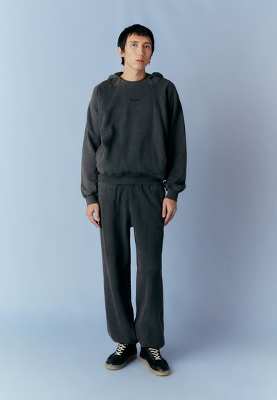 Han Kjøbenhavn REGULAR PANTS UNISEX - Tepláky - grey
