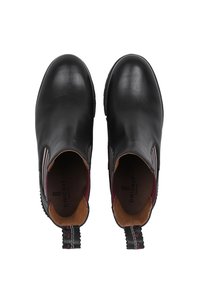 Czarne skórzane botki za kostkę z elastycznymi bocznymi panelami, okrągłym noskiem oraz teksturowanym obcasem. Posiadają uchwyt do zakupu oraz kontrastujący kolor wnętrza.