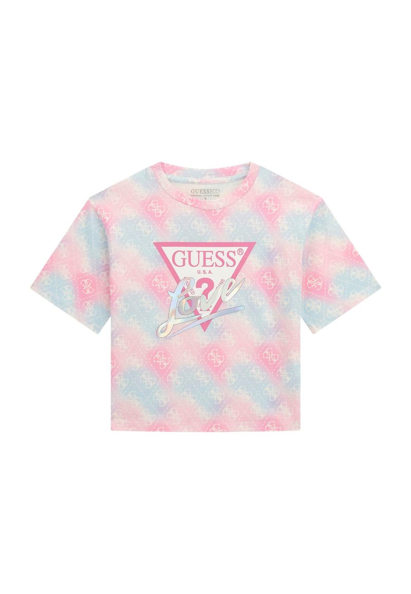 Lyserød og blå cropped t-shirt med korte ærmer, med et logo i et trekantet design og et gentaget mønster over stoffet.