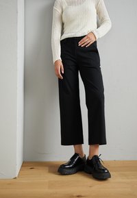 Marc O'Polo - PANTS MEDIUM RISE WIDE LEG CROPPED - Trousers - black Thumbnail Image 1