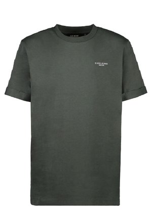 Donkergroene T-shirt met korte mouwen van katoen, met een ronde hals en een klein wit logo op de bovenste linkerborst. Eenvoudig ontwerp.