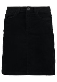 Zwarte corduroy rok met een rechte snit, voorzien van een knoopsluiting aan de voorkant, twee zijzakken en subtiele verticale textuurlijnen.