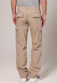 Urban Classics CAMOUFLAGE CARGO PANTS - Hlačami s stranskimi žepi - beige