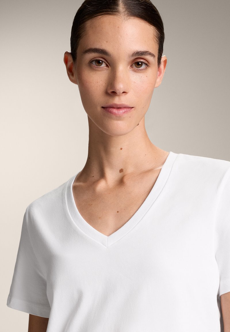 OYSHO V-NECK Basic T-shirt stone