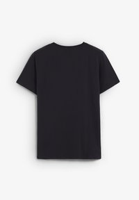 Camiseta de algodón negra con cuello redondo, mangas cortas y un corte relajado. Textura suave y diseño sencillo sin patrones o acentos visibles.