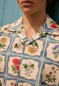 Next SHORT SLEEVE FLORAL - REGULAR FIT - Pluus - blue