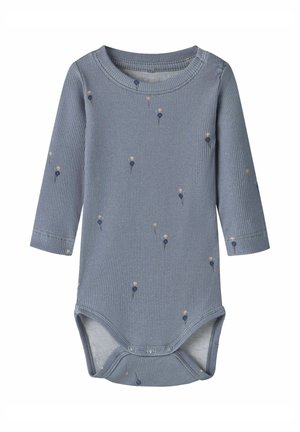 Body bébé bleu côtelé à manches longues avec petits imprimés floraux abstraits et boutons-pression à l’entrejambe pour faciliter le changement de couche.