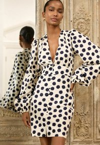 Next TALL FIT - LONG SLEEVE WAISTED - Pouzdrové šaty - monochrome