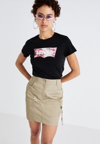 Levi's® T-shirts med print - caviar