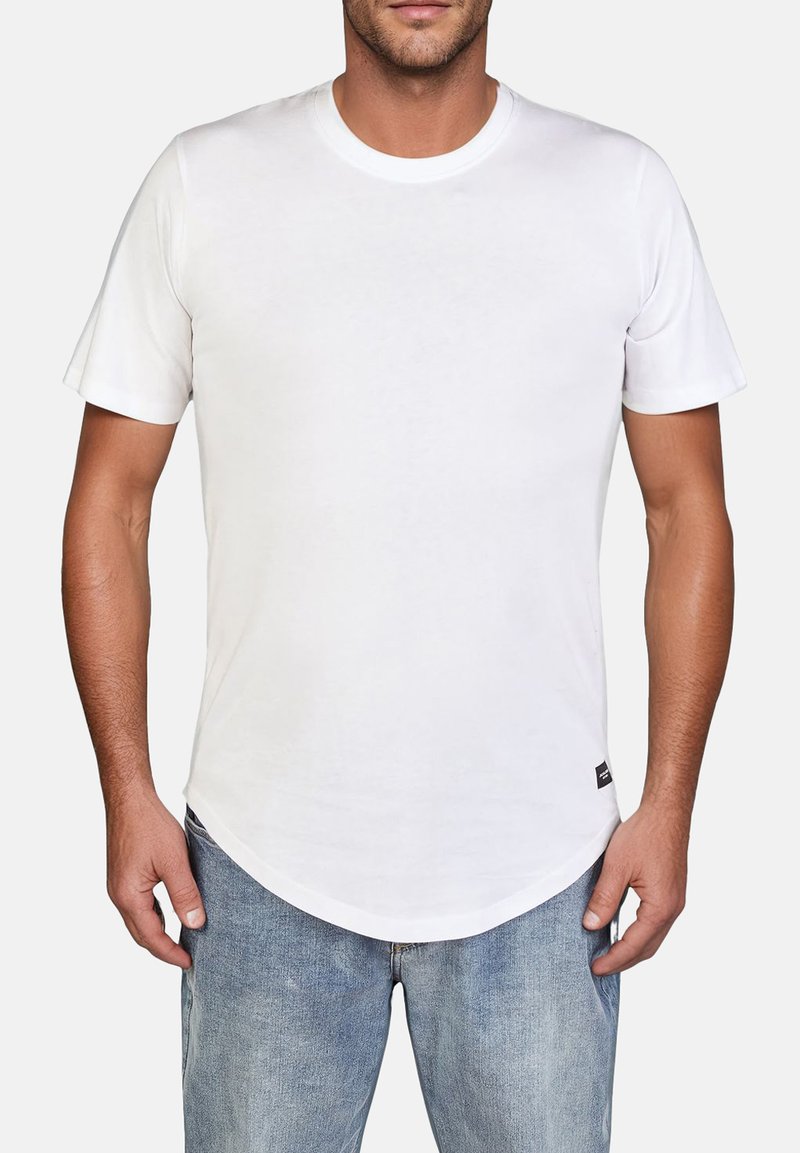 Weißes Kurzarm-T-Shirt mit Rundhalsausschnitt und abgerundetem Saum, aus einem glatten, leichten Stoff gefertigt. Besitzt ein kleines Logotag an der Seite.