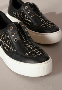 Next SIGNATURE FOREVER COMFORT® CHUNKY czarny melanż
