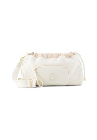 Hvid vævet taske med en lyse beige rynket top, guldkonstruktion, lynlåslomme foran og justerbar strop med brandlogo.