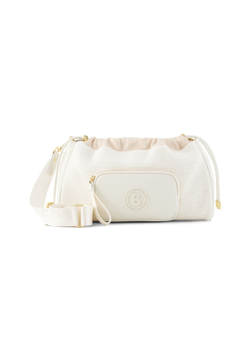 Hvid vævet taske med en lyse beige rynket top, guldkonstruktion, lynlåslomme foran og justerbar strop med brandlogo.