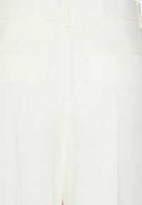 ANDIATA GYTTA - Calças - chalk white