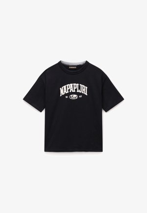 Juodas medvilninis marškinėliai trumpomis rankovėmis su balta "NAPAPIJRI" logotipu ir pasaulio grafika, su apvaliu iškirpimu.