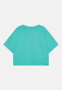 Nike Sportswear TEE CROP FUTURA - Apdrukāts T-krekls - green frost