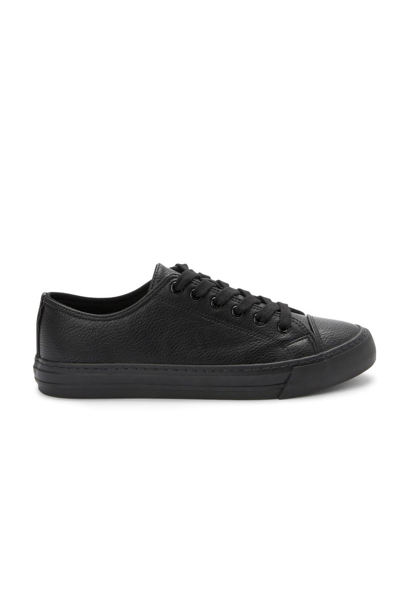 sneakers next