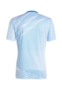 Svetle modré sportovní tričko s tečkovanou texturou, kulatým výstřihem, krátkými rukávy a gradientním designem s jemnými diagonálními akcenty.