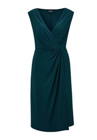 Grünes knielanges Kleid mit V-Ausschnitt, ärmellosem Design, mit gedrehten Stoffdetails an der Taille und einer glatten Textur.