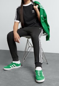 adidas Originals TREFOIL KIDS - Teplákové kalhoty - black