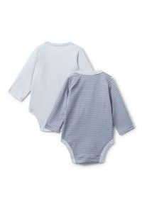 Dvě dětské body s dlouhým rukávem položené naplocho, jedno v jednotné světle modré barvě a druhé s modro-bílými pruhy, zobrazené zezadu.