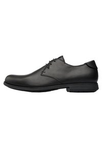 Pantofii eleganți, din piele neagră, au vârful rotunjit, sistem de închidere cu șireturi, textură netedă și o talpă robustă din cauciuc. Detalii de cusătură minime.