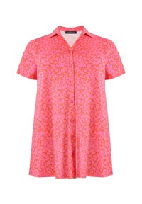 Růžová košile s krátkými rukávy a vzorem listů, s knoflíkovou légou a klasickým límečkem, vyrobená z lehké látky s hladkou texturou.