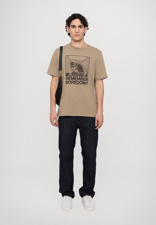 BOBBY PENSEUR - Print T-shirt - desert3